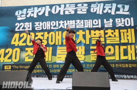 [전선] 160호 12-7 축구가 인기 없으니, 공을 손으로 던지자고요?